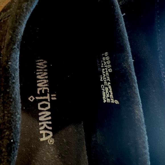 Minnetonka Mocs size 6 ~Black - Picture 3 of 4